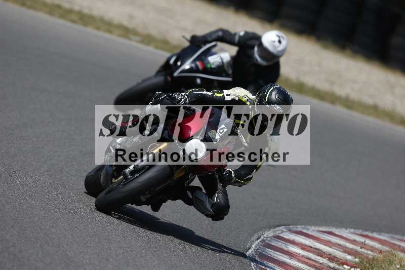 /Archiv-2023/28 05.06.2023 Moto Club Anneau du Rhin/vert-medium/6